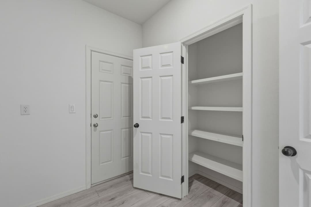 Keller williams arizona realty  liberty 28704a interior home features