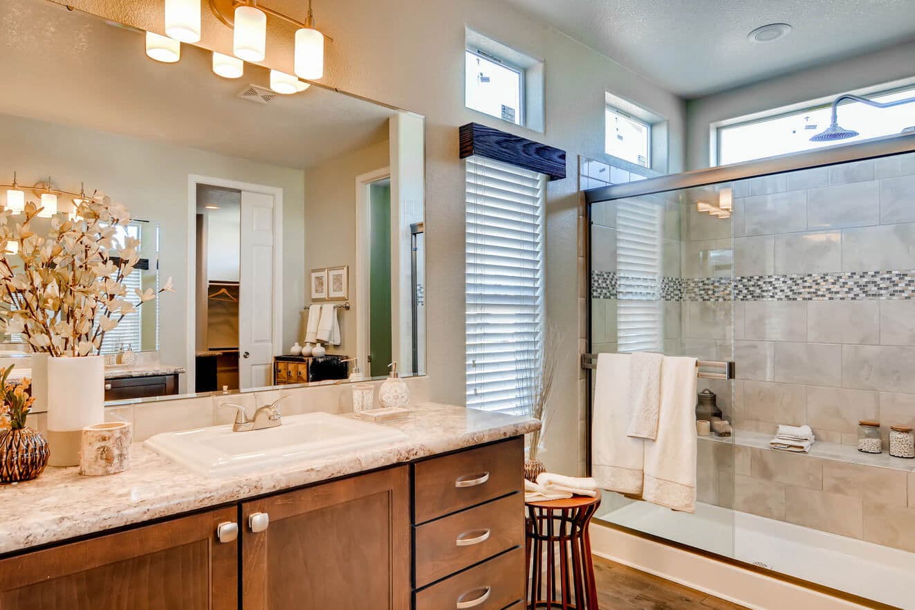 Catalina 2860c bathroom home features