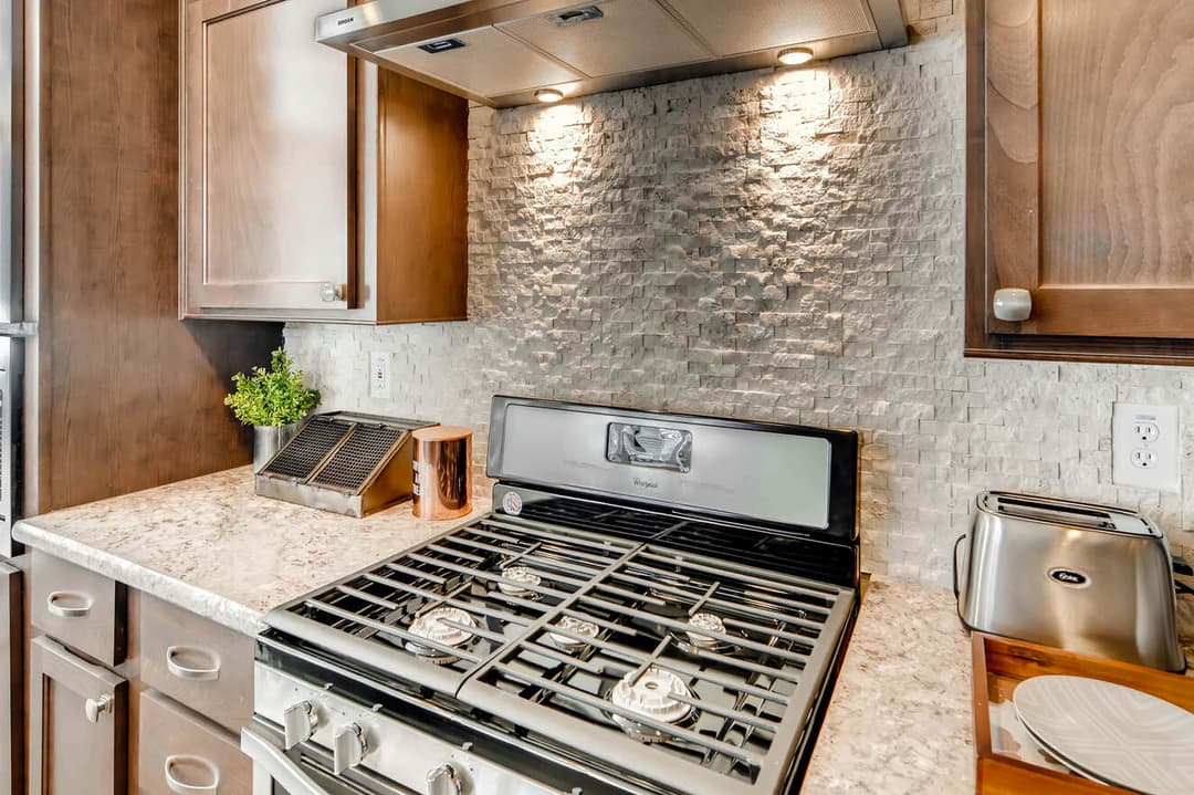 Catalina 2860c kitchen home features