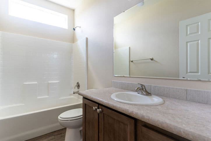 Santa fe ii 28563b bathroom home features