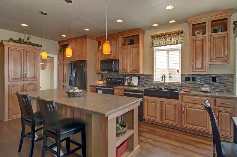 American freedom 2858 kitchen home features