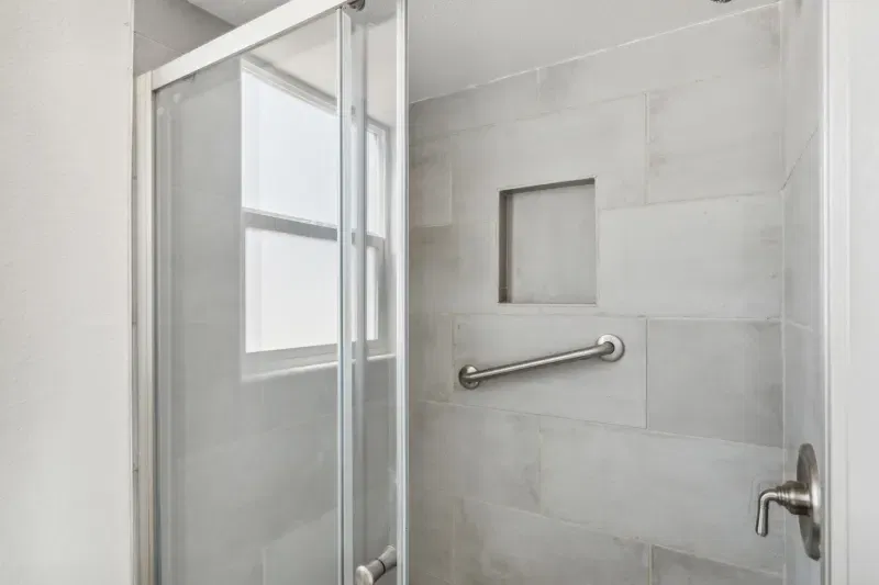 Desert vista apdv207-l bathroom home features