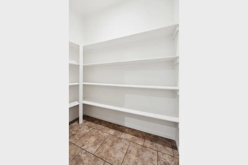 Cb 3 bedroom interior home features