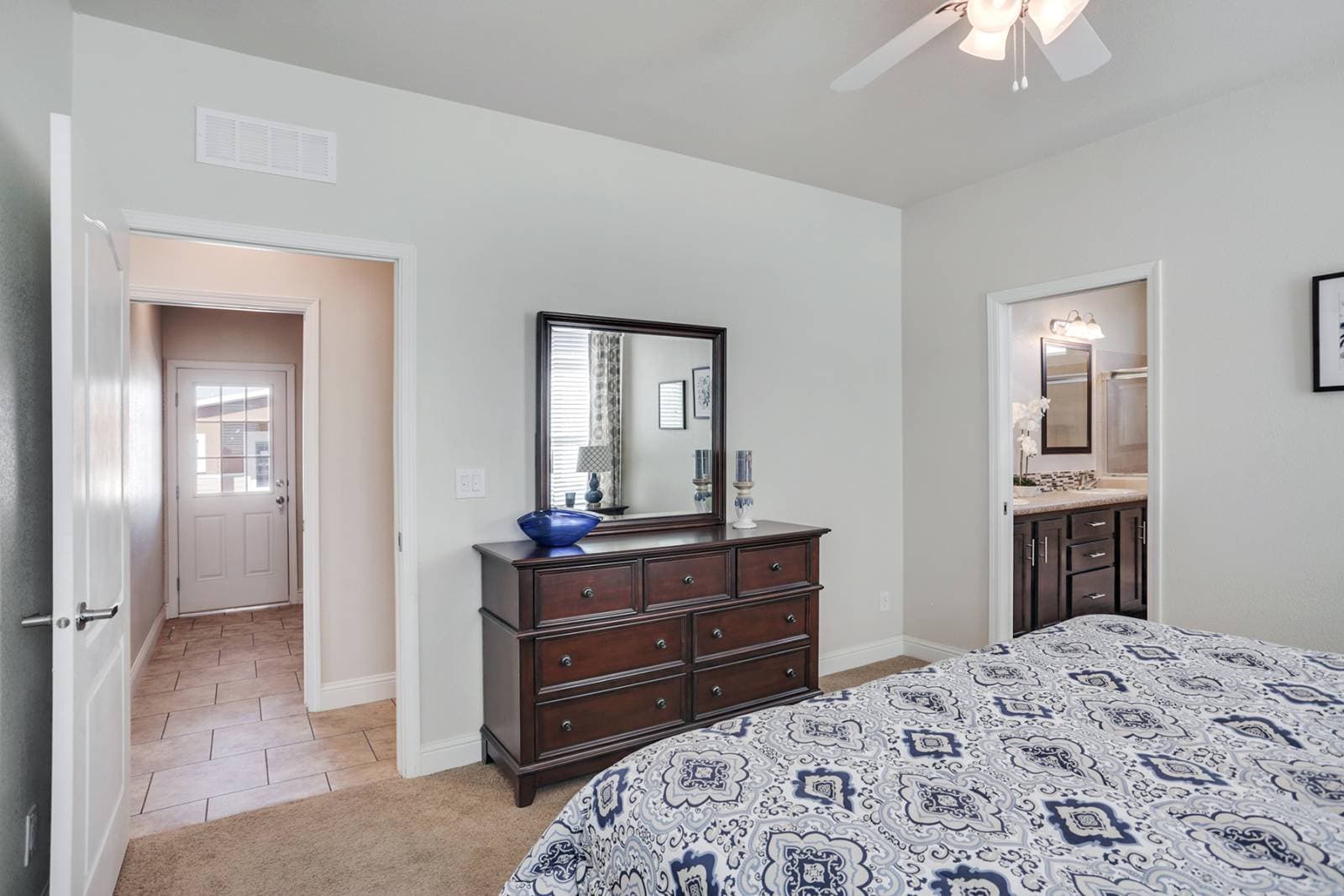 American freedom 2848pc2  bedroom home features