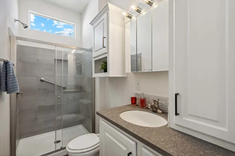 Desert vista apdv1531 bathroom home features